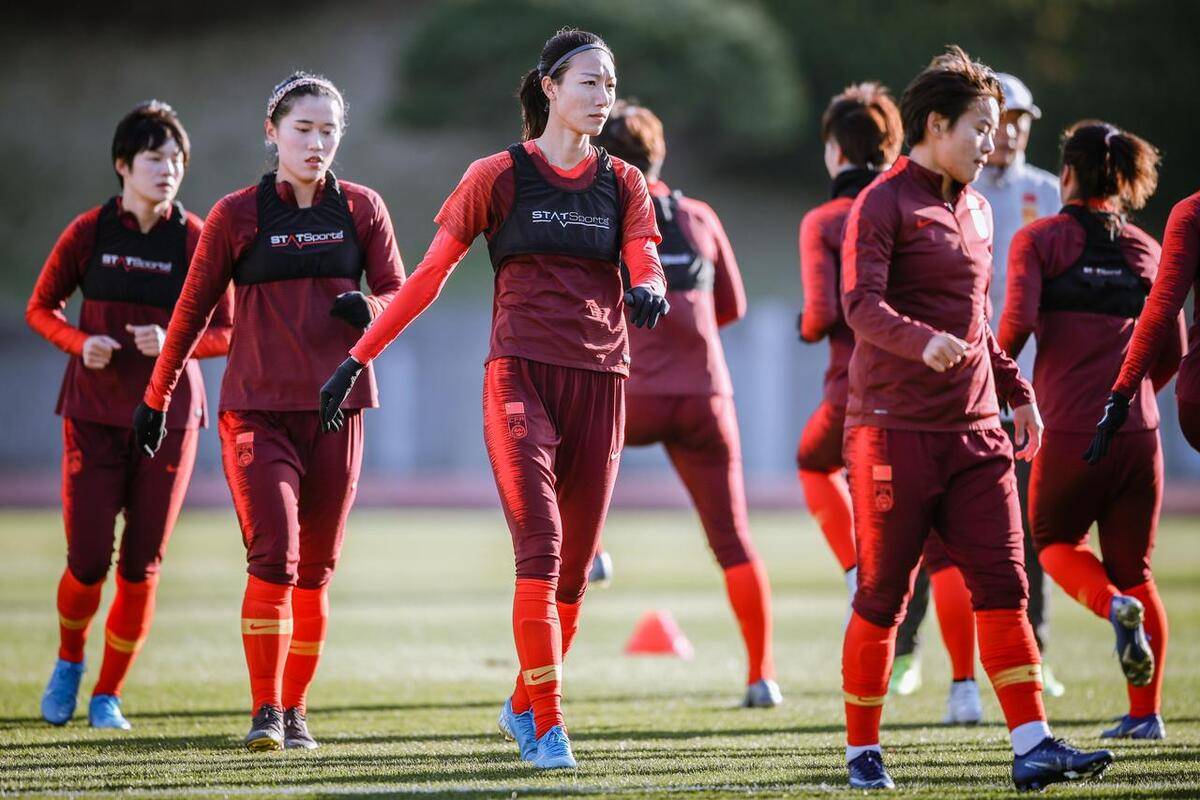 雷火电竞-关于激烈对抗：女子足球比赛吸引关注的信息