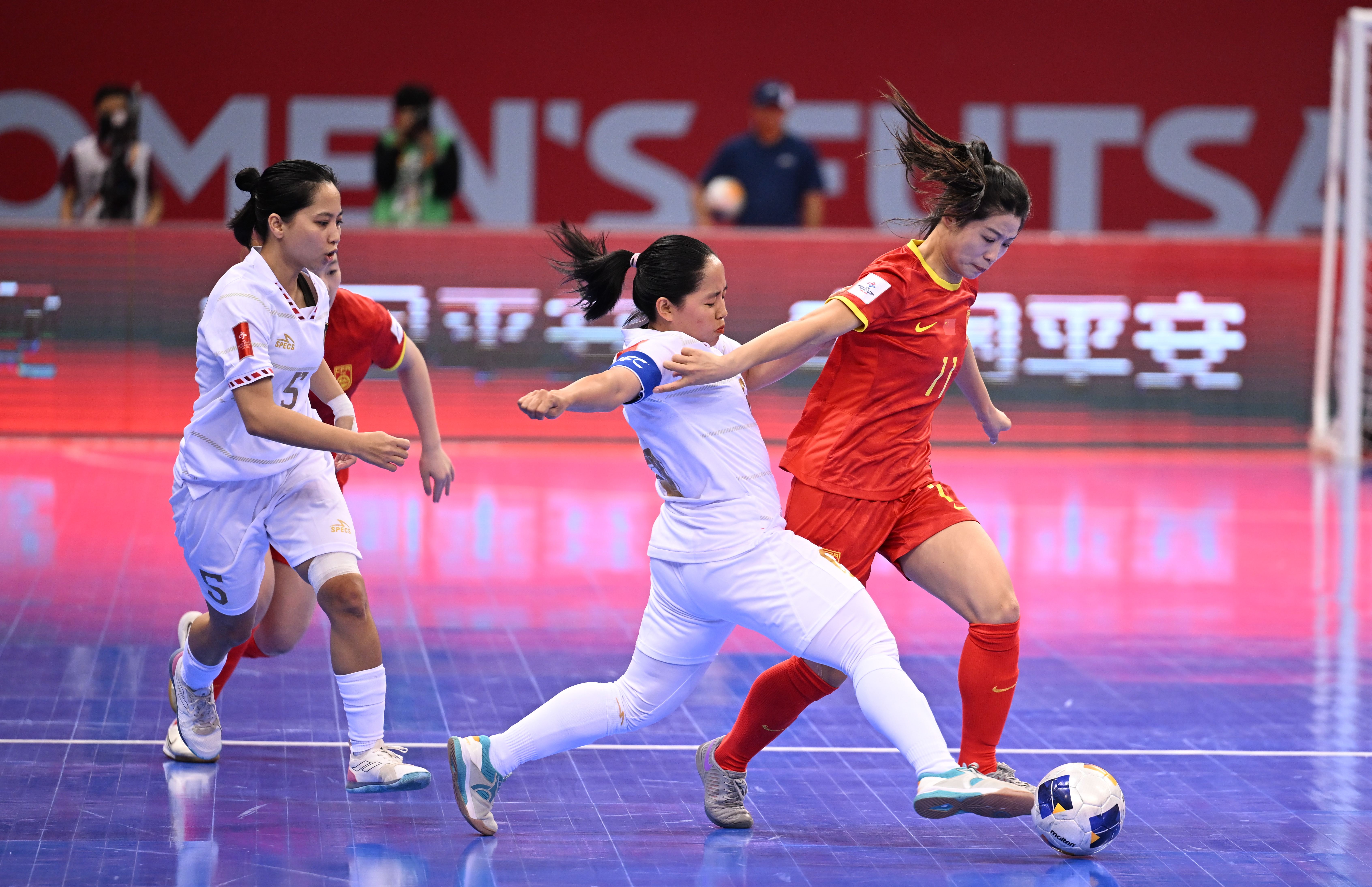 关于激烈对抗:女子足球比赛吸引关注的信息 关于激烈对抗:女子足球比赛吸引关注的信息