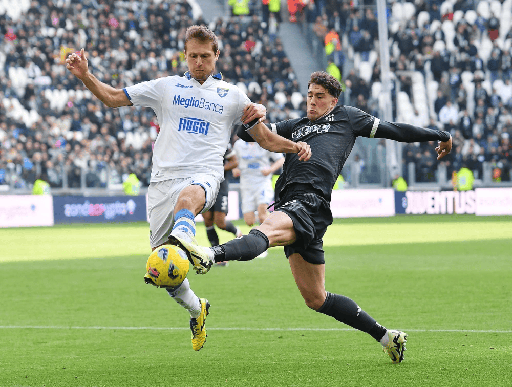 雷火电竞-那不勒斯客场取胜，实力逐渐回升