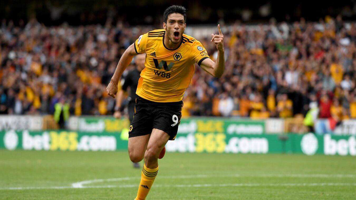 雷火电竞亚洲先驱-狼队客场战平，难以击溃对手防线