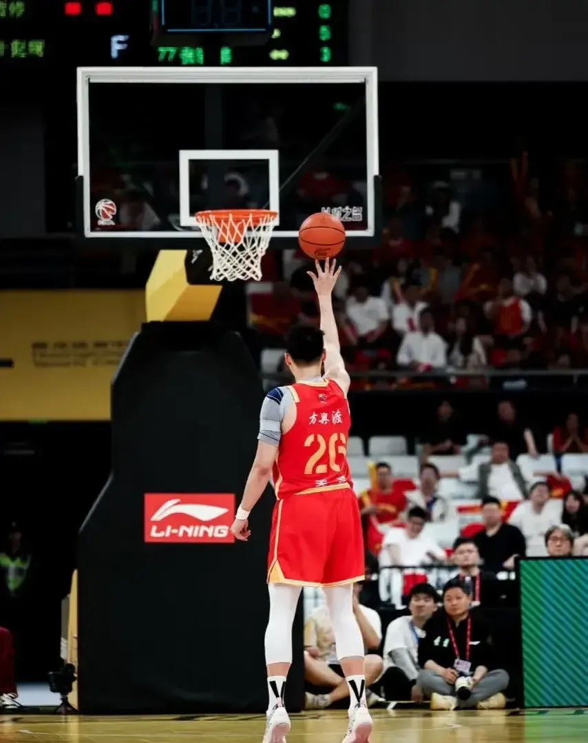 云南男篮惊险获胜，保持不败