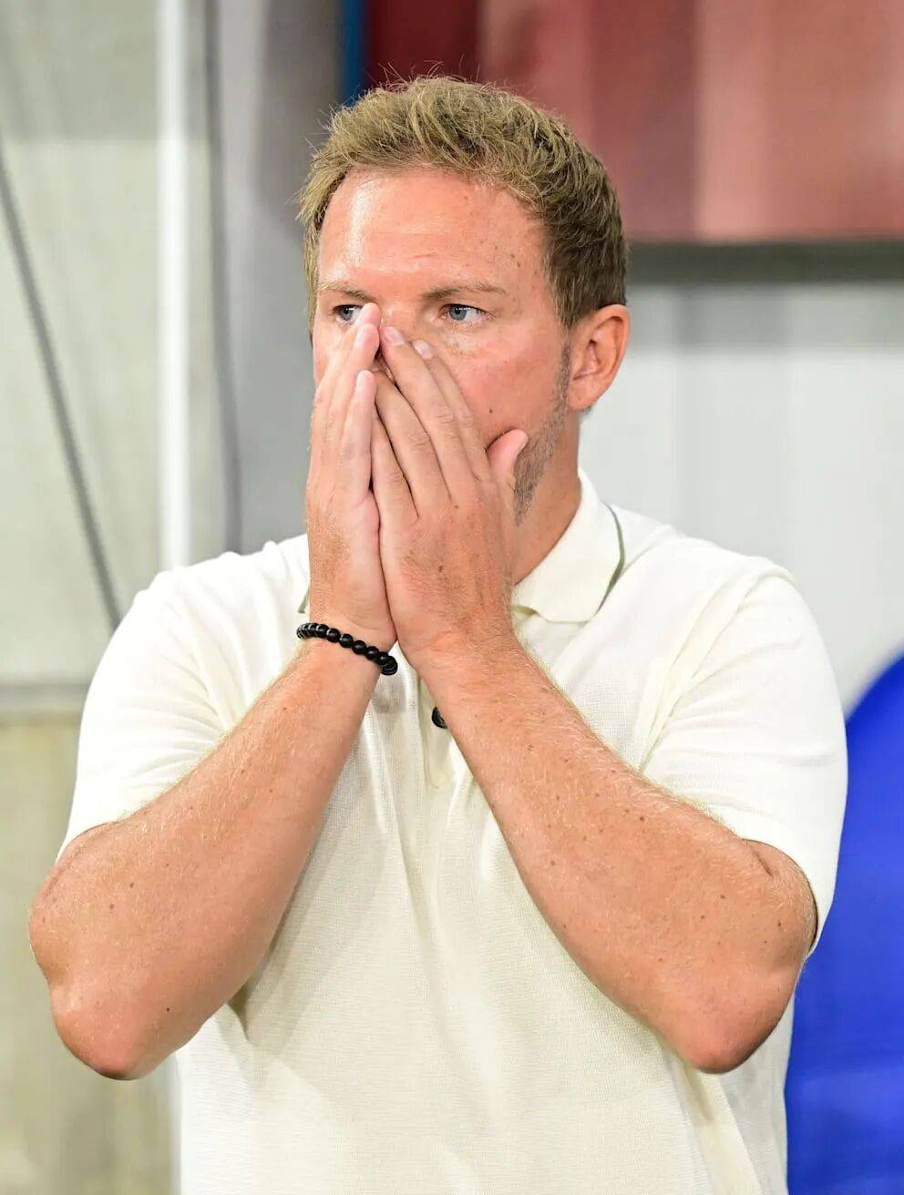 雷火电竞主播-斯洛伐克队遭遇失败，晋级前景不明