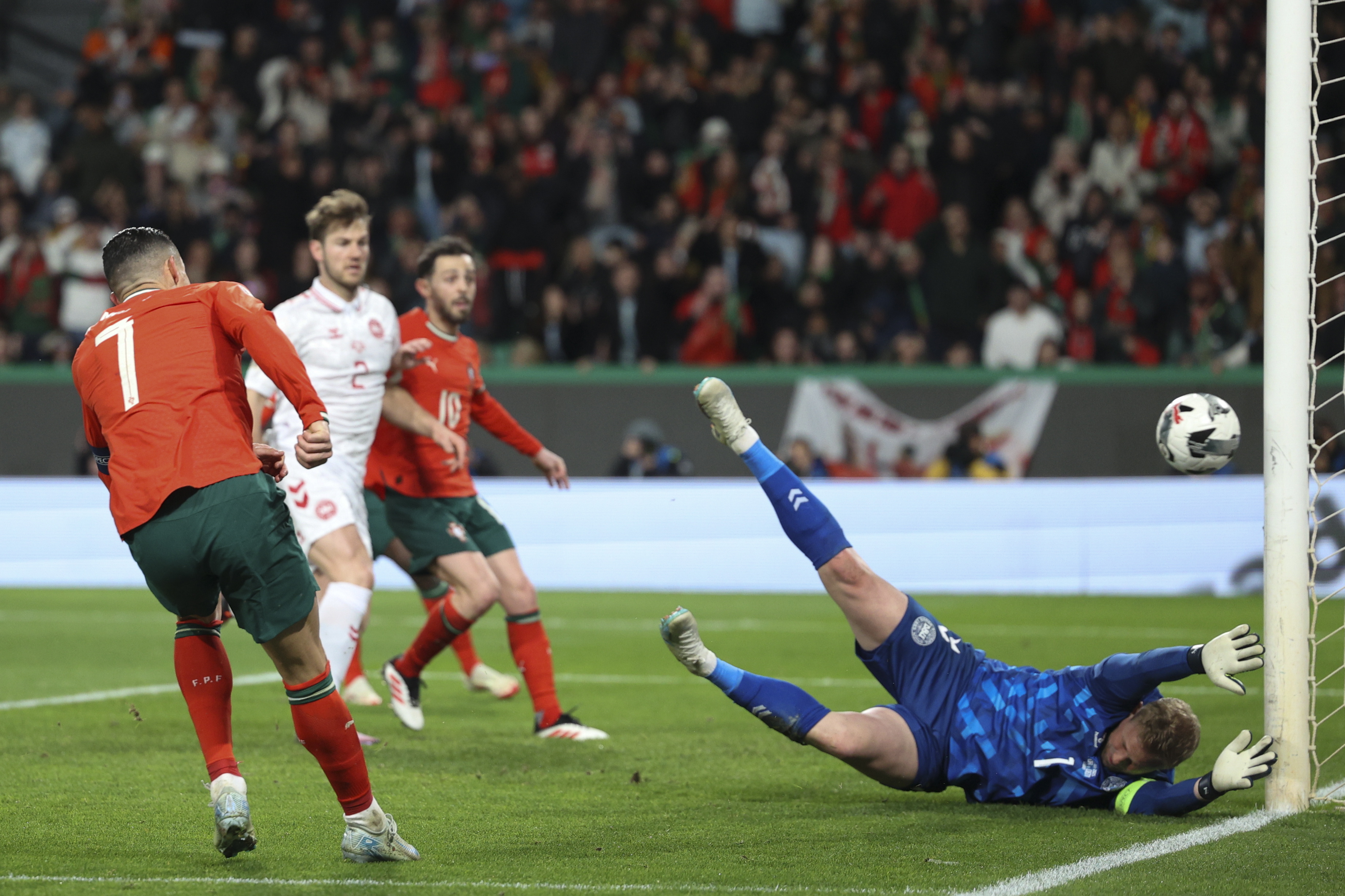 欧洲顶尖足球联赛再次掀起巅峰对决