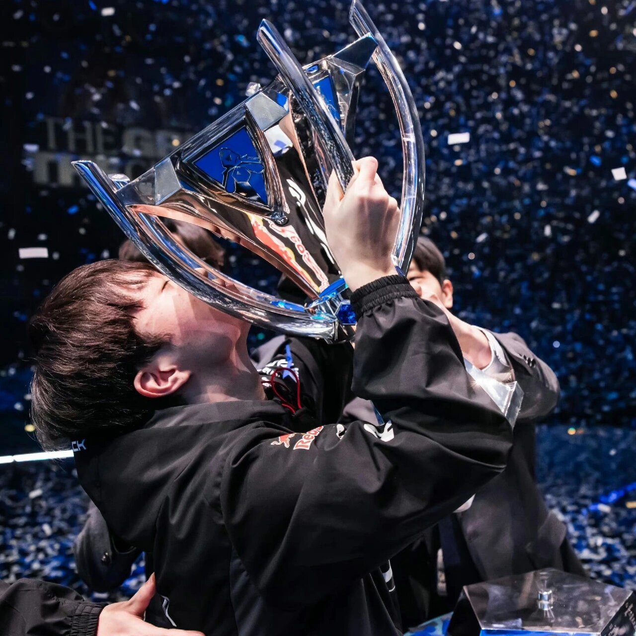 关于英雄联盟选手发挥出色，荣膺最佳MVP的信息