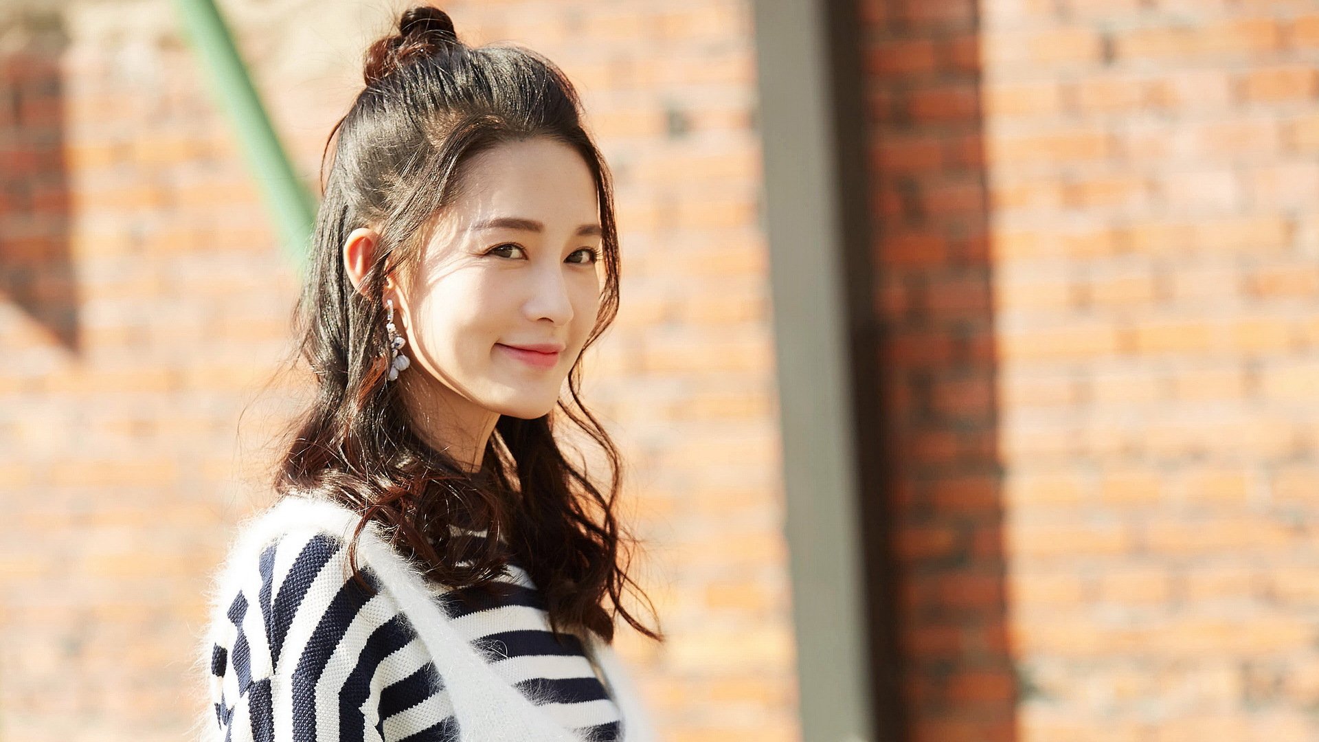 雷火电竞网址-双面战报，猛龙团队狂潮压倒热火，孤星东契奇如何成为关键先生？