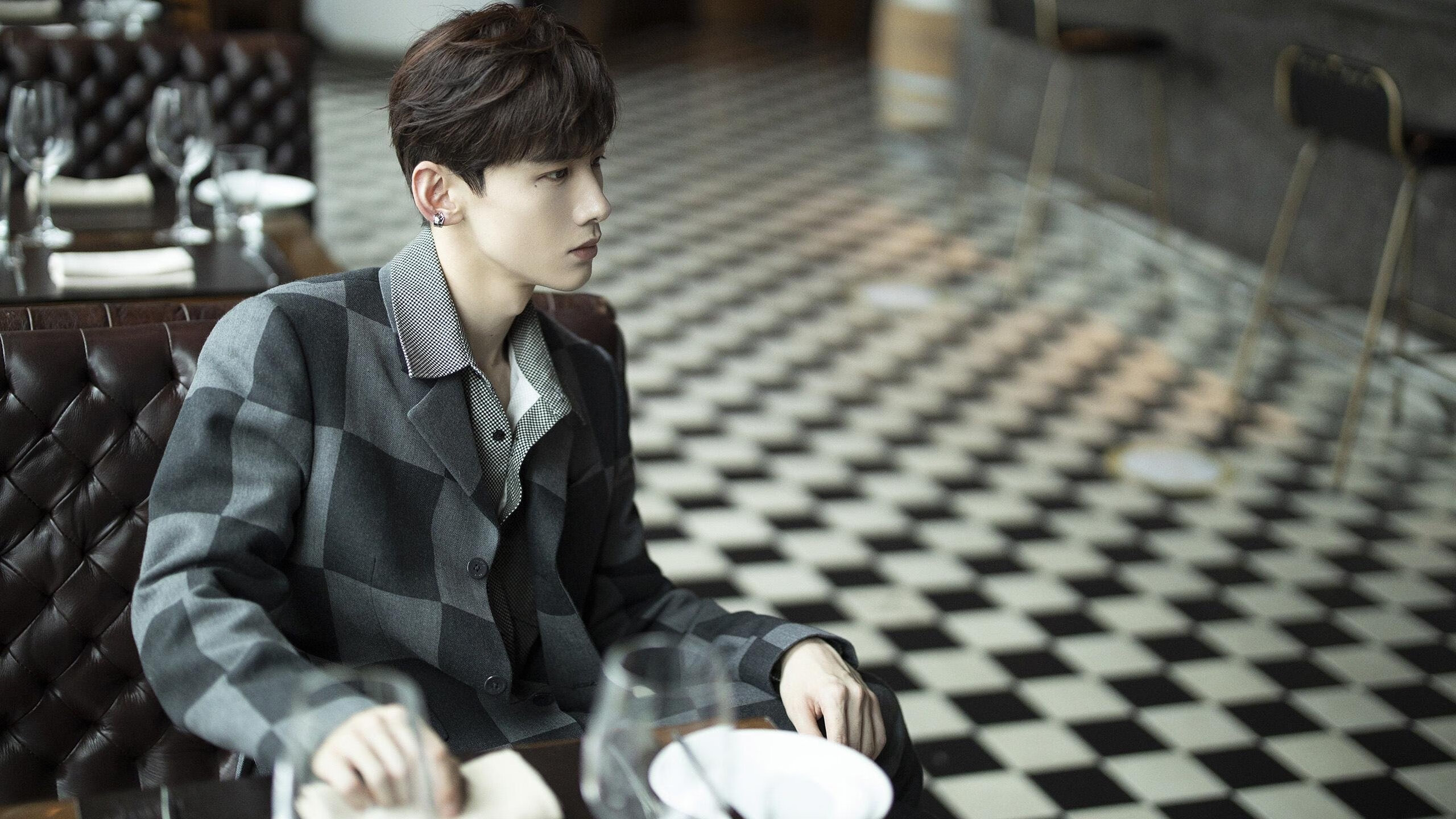 绿茵平行宇宙,德甲王座悬念与欧联血脉贲张的共振之夜