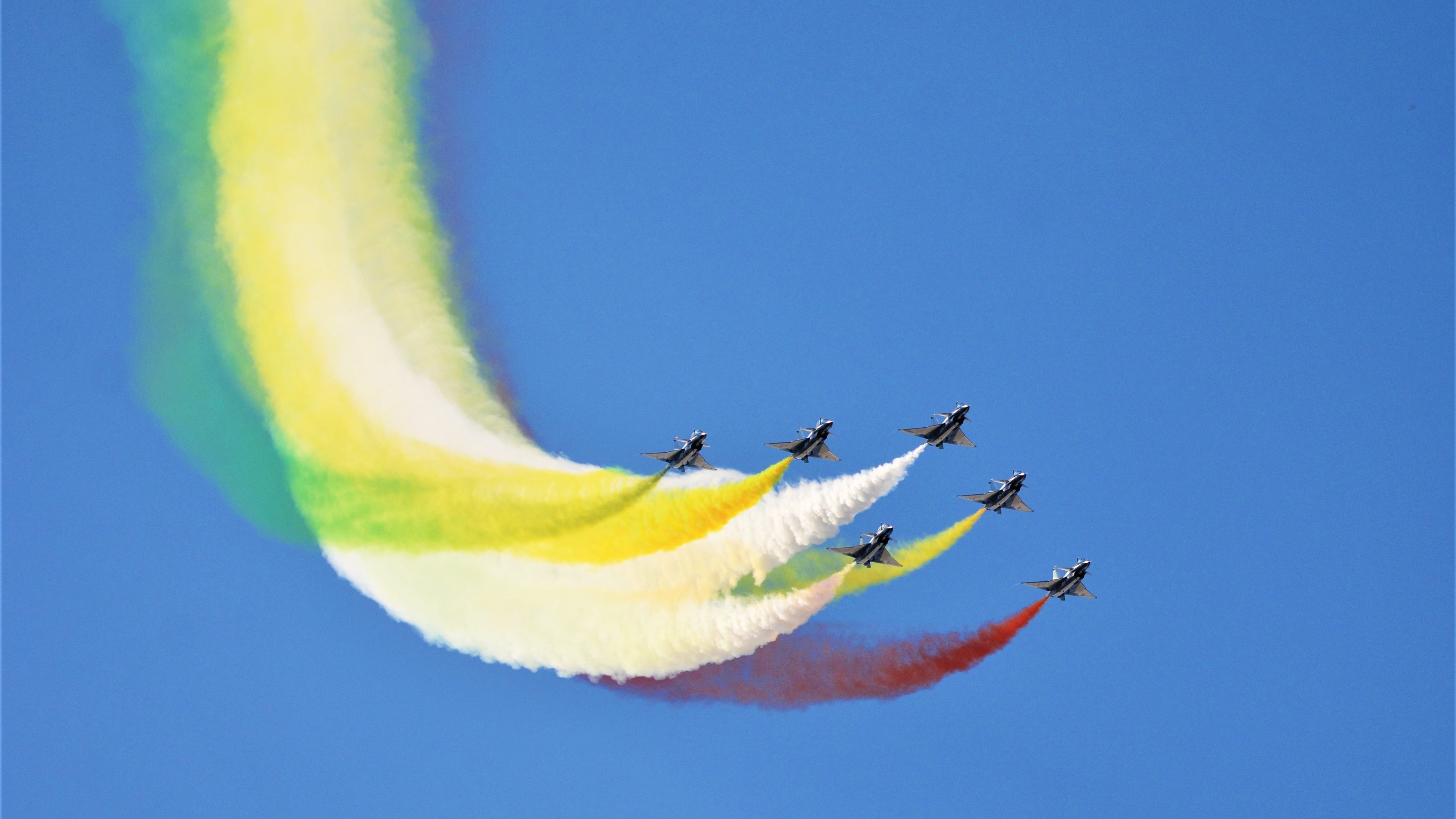 雷火电竞主播-法比尼奥，胜利的节拍器，拜仁用德式方程式解构巴黎浮华