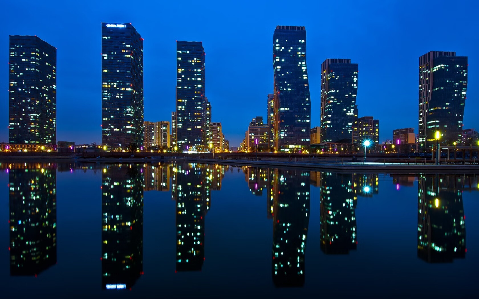 金玟哉一夫当关！巴萨完美封锁莱比锡红牛