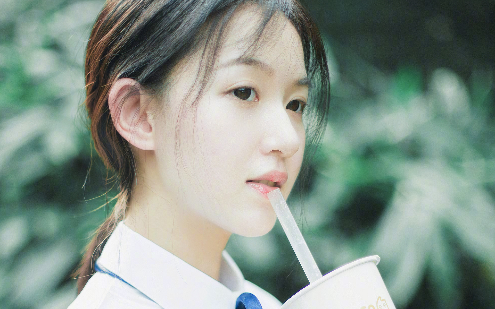 绿茵裁决与外交点球，当本泽马的射门遇见南非的投票